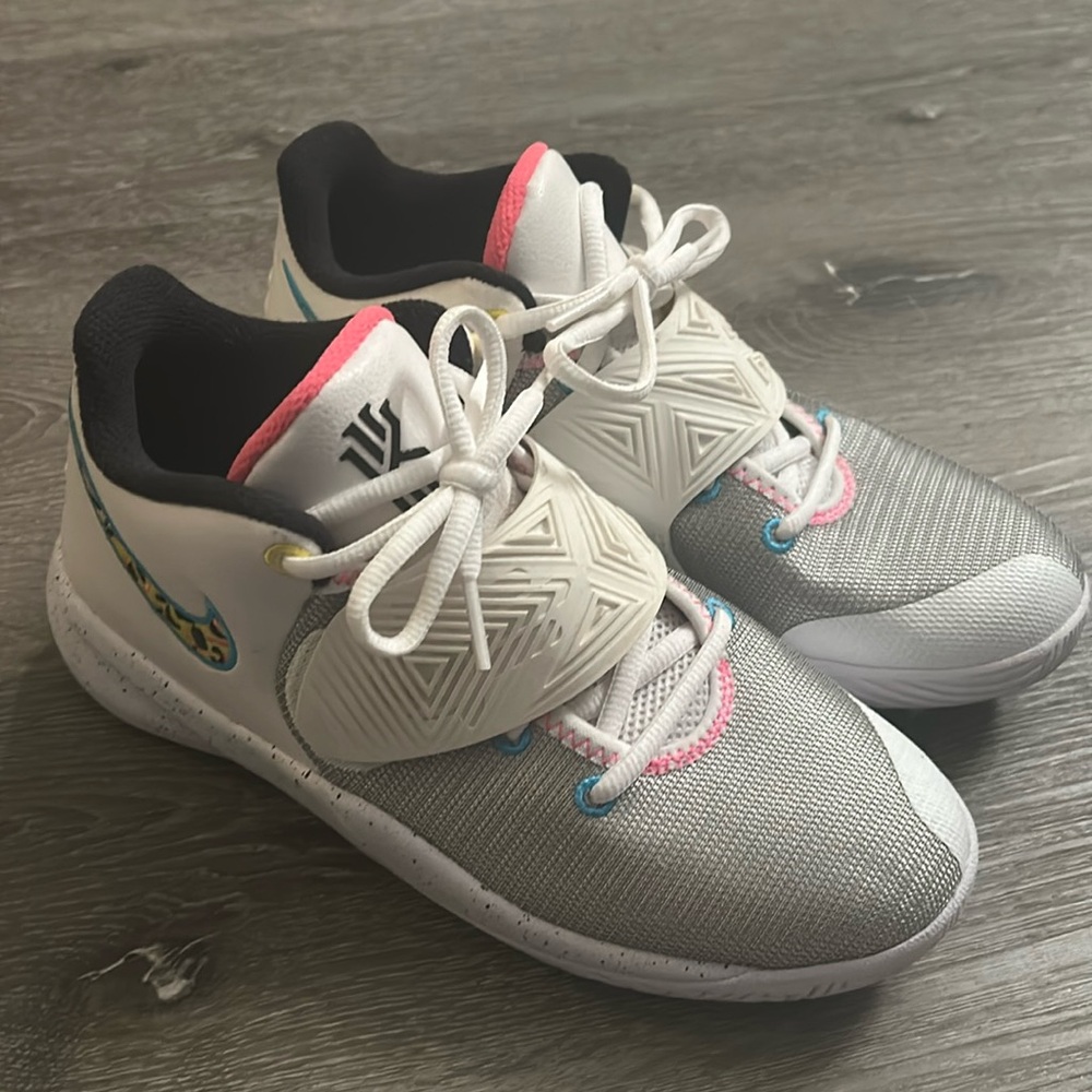 Kyrie Flytrap 3 South Beach Kids size 6Y